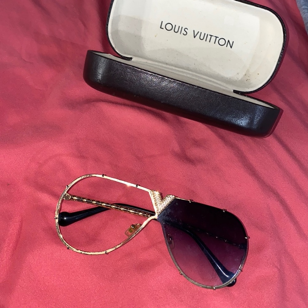 COPY - COPY - Louis Vuitton sunglasses needs new lenses 💯